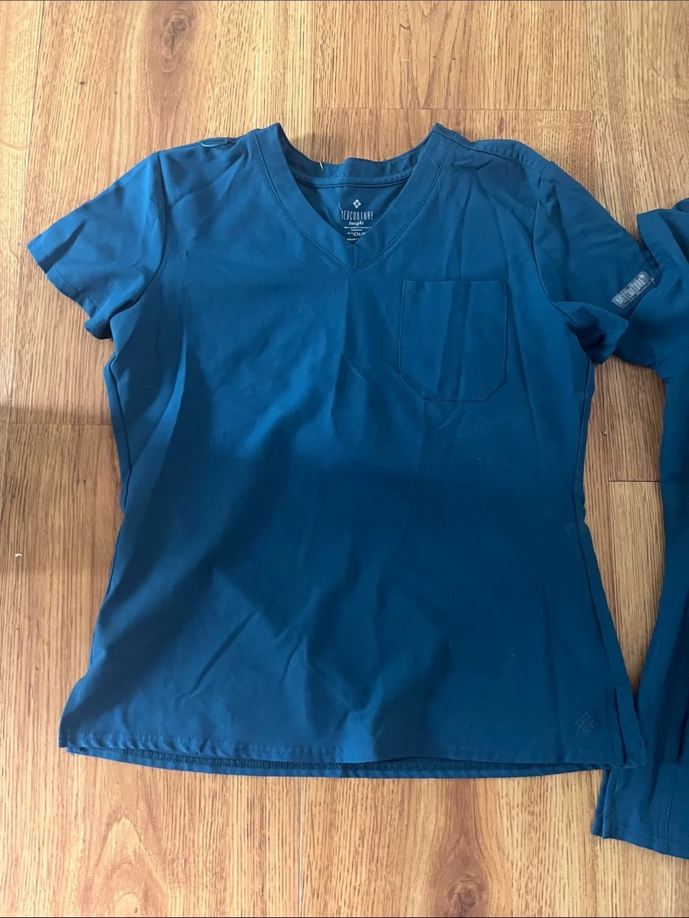 Women’s Teal Medical Scrub Set - 2 Small Tops & 1 Jogger Pants Size Medium